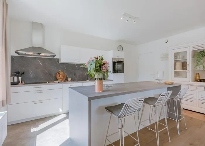 Huswell - A Luminous Apartment Near The Marina